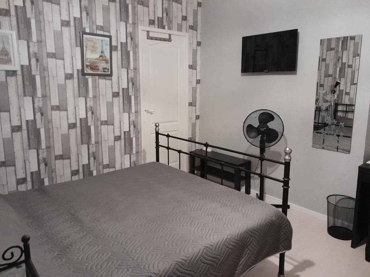 Sur La Bonnefooi Bed & Breakfast Prades-sur-Vernazobre Eksteriør bilde